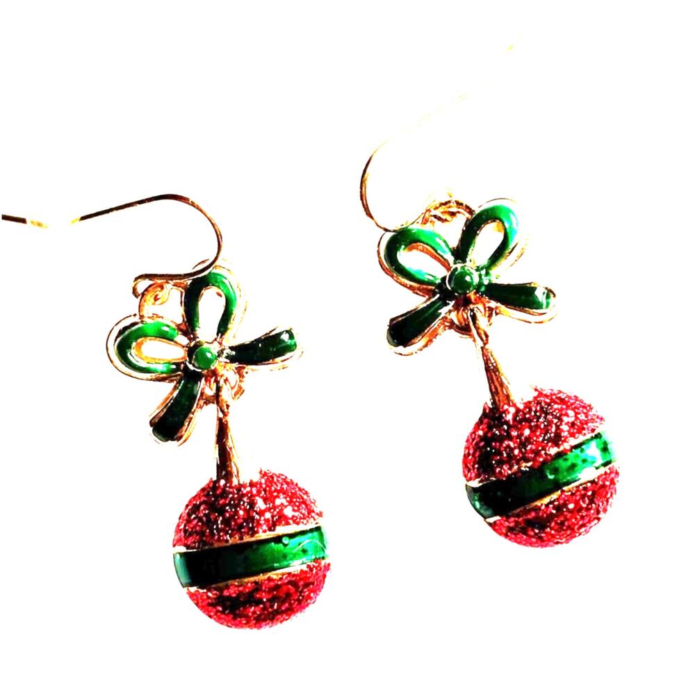 Christmas theme pierced earrings drop & dangle wires holiday ornaments red green